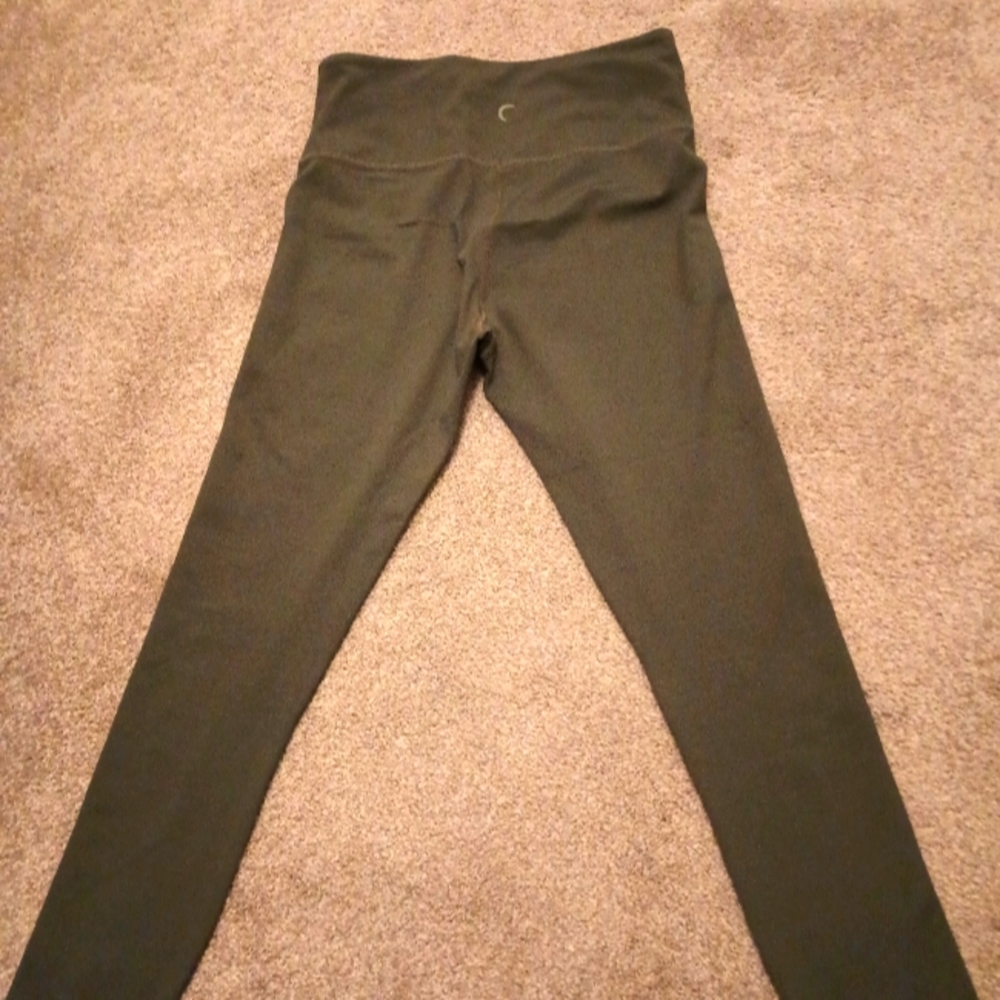 Zyia active 7/8 leggings in olive green
